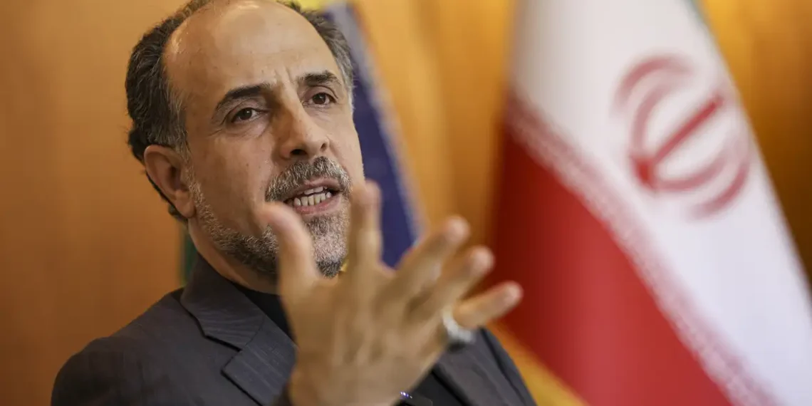 Em coletiva em Brasília, o embaixador do Irã no Brasil, Abdollah Nekounam, acusou EUA e Israel de sabotarem negociações nucleares e afirmou que o país mantém estabilidade após morte de Ali Khamenei.