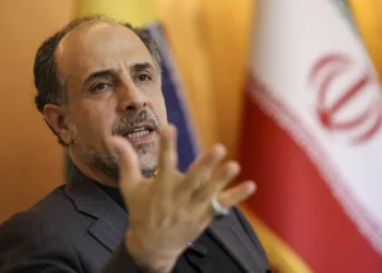 Em coletiva em Brasília, o embaixador do Irã no Brasil, Abdollah Nekounam, acusou EUA e Israel de sabotarem negociações nucleares e afirmou que o país mantém estabilidade após morte de Ali Khamenei.