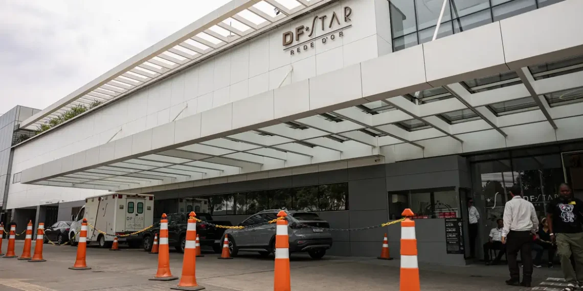 Jair Bolsonaro apresenta piora da função renal e segue internado na UTI do Hospital DF Star, em Brasília, tratando broncopneumonia bacteriana. Não há previsão de alta.