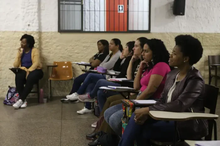 MEC prorroga até 4 de março o prazo para adesão à Rede Nacional de Cursinhos Populares 2026, que prevê R$ 108 milhões em investimentos.