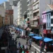 Pesquisa do Dieese mostra que São Paulo tem mais de 12 mil ambulantes. Maioria trabalha na informalidade, enfrenta jornadas longas e depende exclusivamente do comércio de rua.
