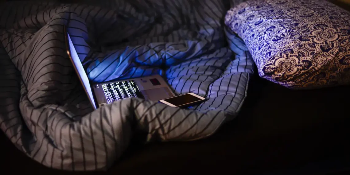 Relatório do Unicef aponta que 1 em cada 5 adolescentes brasileiros sofreu violência sexual online. Estudo revela vulnerabilidades e propõe medidas de prevenção.