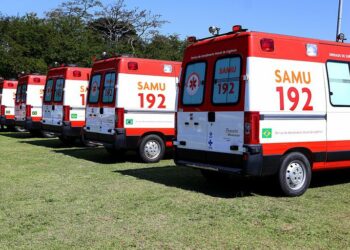 Governo do Brasil entrega 50 ambulâncias do Samu em Juiz de Fora para atender vítimas das chuvas em MG e anuncia R$ 16,4 milhões, unidades móveis de saúde e facilitação do Farmácia Popular.