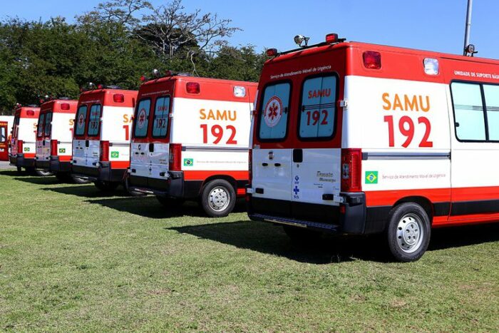 Governo do Brasil entrega 50 ambulâncias do Samu em Juiz de Fora para atender vítimas das chuvas em MG e anuncia R$ 16,4 milhões, unidades móveis de saúde e facilitação do Farmácia Popular.