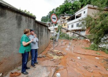 Lula assina medida provisória que libera R$ 266,5 milhões para ações de defesa civil e apoio a famílias afetadas por chuvas na Zona da Mata de Minas Gerais.