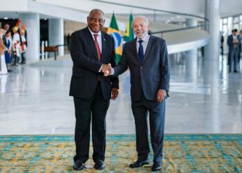 Lula recebe presidente da África do Sul em Brasília, reforça parceria estratégica e defende ordem global mais equilibrada, com ampliação do comércio, investimentos e cooperação entre os países.