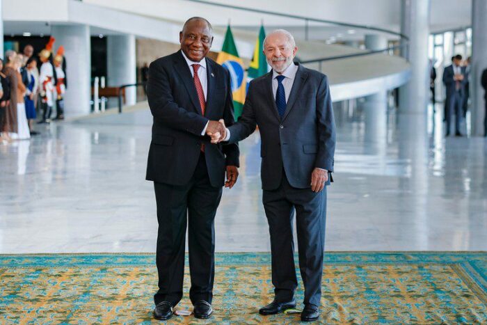 Lula recebe presidente da África do Sul em Brasília, reforça parceria estratégica e defende ordem global mais equilibrada, com ampliação do comércio, investimentos e cooperação entre os países.