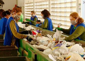 Programa Cidades Verdes Resilientes prevê aumentar a reciclagem do lixo urbano para 34,5% até 2035 e ampliar áreas verdes e mobilidade sustentável nas cidades.
