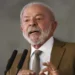 Presidente Lula zera PIS e Cofins sobre o diesel e cria subsídio para produtores e importadores. Medidas podem reduzir o preço do combustível em até R$ 0,64 por litro.