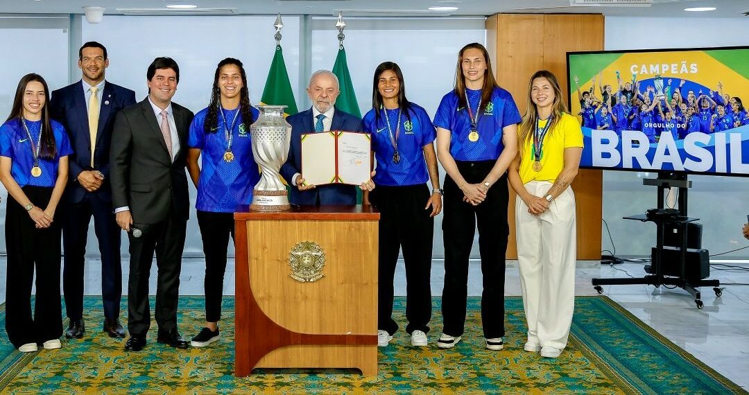Presidente Lula envia ao Congresso projeto que permite isenção de ISS para serviços ligados à Copa do Mundo Feminina de 2027, que será sediada no Brasil.