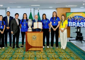 Presidente Lula envia ao Congresso projeto que permite isenção de ISS para serviços ligados à Copa do Mundo Feminina de 2027, que será sediada no Brasil.