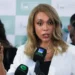 A deputada Erika Hilton processa o apresentador Ratinho após declarações sobre mulheres trans em programa do SBT. Emissora afirma repudiar qualquer tipo de discriminação.