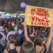 Pesquisa revela que autonomia financeira é prioridade para mulheres no mercado de trabalho, mas discriminação e violência psicológica ainda são obstáculos.