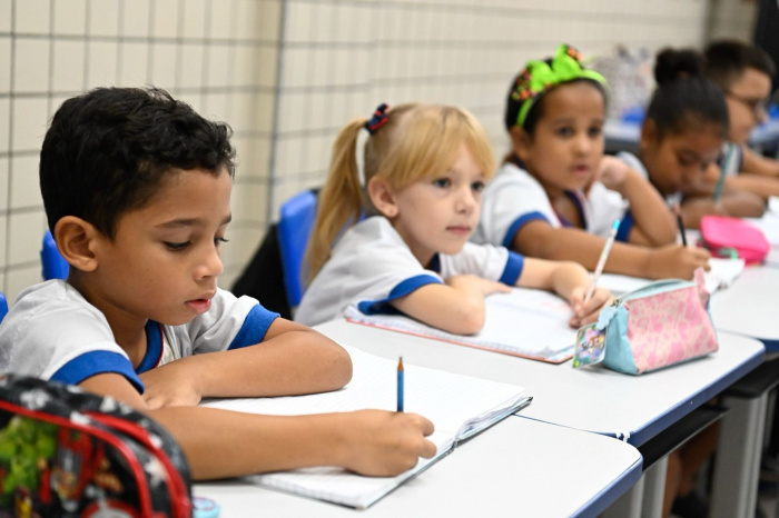 Vitória é citada em artigo de O Globo como referência nacional em alfabetização e gestão educacional, com 68,8% dos alunos alfabetizados ao final do 2º ano do ensino fundamental.