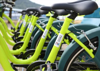 Bike Vitória oferece plano anual com 50% de desconto entre 13 e 15 de março. Promoção incentiva mobilidade sustentável na capital capixaba.