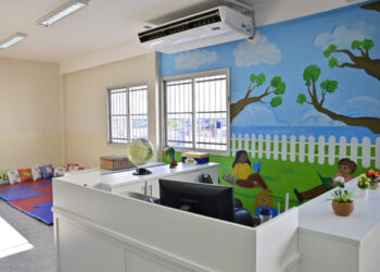 Prefeitura de Vitória entrega reforma completa da Emef Octacílio Lomba, em Maruípe, com climatização, nova estrutura e ensino em tempo integral.