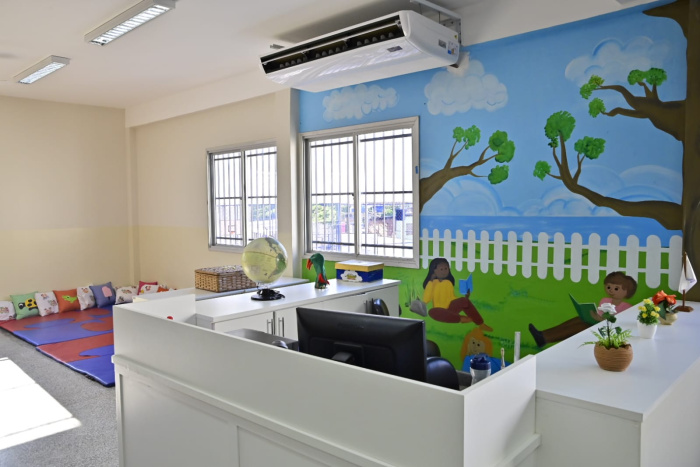 Prefeitura de Vitória entrega reforma completa da Emef Octacílio Lomba, em Maruípe, com climatização, nova estrutura e ensino em tempo integral.