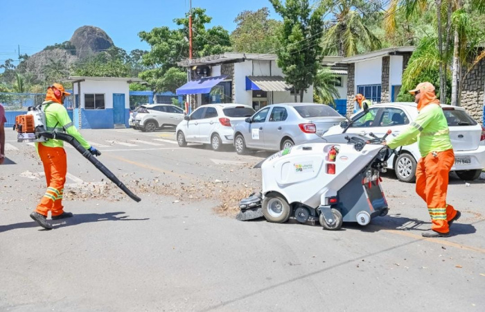 Mutirões de limpeza já passaram por mais de 60 bairros de Vitória em 2026, com 300 profissionais realizando serviços de manutenção urbana e zeladoria.