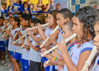 Prefeitura de Vitória entrega reforma da Emef TI Amilton Monteiro da Silva e nova quadra coberta, com investimento de R$ 2,35 milhões para fortalecer o ensino integral.