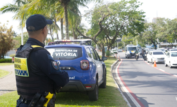 Guarda Municipal de Vitória realizou seis blitze no fim de semana, abordou 334 veículos, registrou 66 infrações e removeu 10 veículos em ação de fiscalização no trânsito.