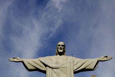 Cristo Redentor será iluminado nesta terça-feira (3) para o lançamento da campanha “Feminicídio Nunca Mais” e do Prêmio TV Brasil Petrobras para Elas, no Rio.