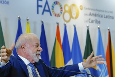 Lula afirma que o Brasil provou ser possível acabar com a fome durante conferência da FAO em Brasília. Presidente destaca saída do Mapa da Fome e defende prioridade global no combate à insegurança alimentar.