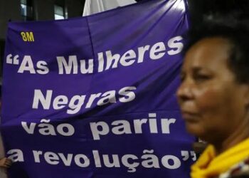 No Dia da Mulher, governo alerta que trabalho escravo contemporâneo atinge especialmente mulheres negras e destaca a importância de denúncias e políticas de proteção.