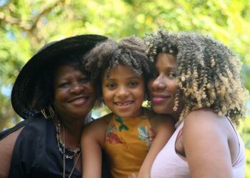 Lares chefiados por mulheres negras registram menor índice histórico de fome no Brasil, com taxa de 4,5%, segundo dados da Escala Brasileira de Insegurança Alimentar.