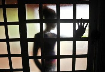 Lei sancionada por Lula reforça presunção absoluta de vulnerabilidade em casos de estupro de menores de 14 anos e altera artigo do Código Penal.