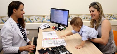 Mais de 2,5 mil profissionais do SUS já foram capacitados em curso sobre desenvolvimento infantil na Atenção Primária. Formação online segue aberta até 2027.
