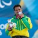 Cristian Ribera conquista prata no esqui cross-country em Milão-Cortina 2026 e garante a primeira medalha do Brasil na história dos Jogos Paralímpicos de Inverno.