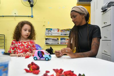 Governo federal amplia rede de cuidotecas para apoiar famílias, reduzir evasão escolar e incentivar inclusão produtiva em todo o país.