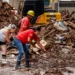 Chuvas na Zona da Mata de Minas Gerais elevam para 72 o número de mortos. Uma pessoa segue desaparecida; autoridades reforçam buscas, vistorias e alertam para golpes.