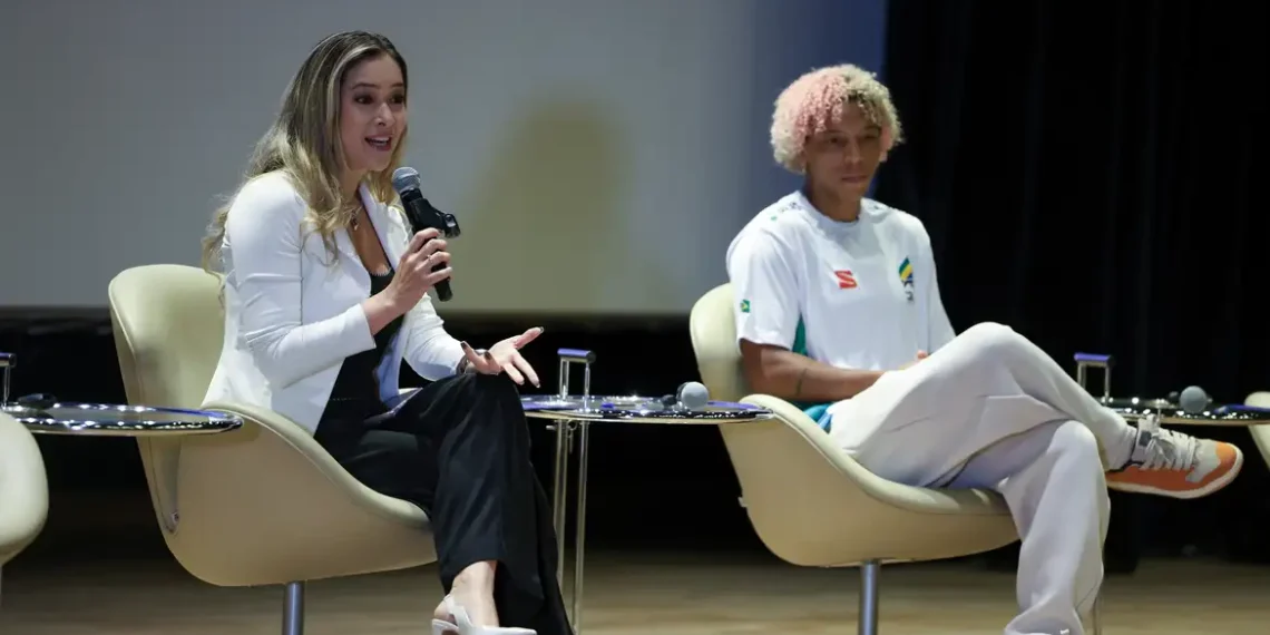 Rafaela Silva e Jéssica Pereira debatem equidade de gênero no esporte e destacam avanços e desafios do judô feminino no Brasil.