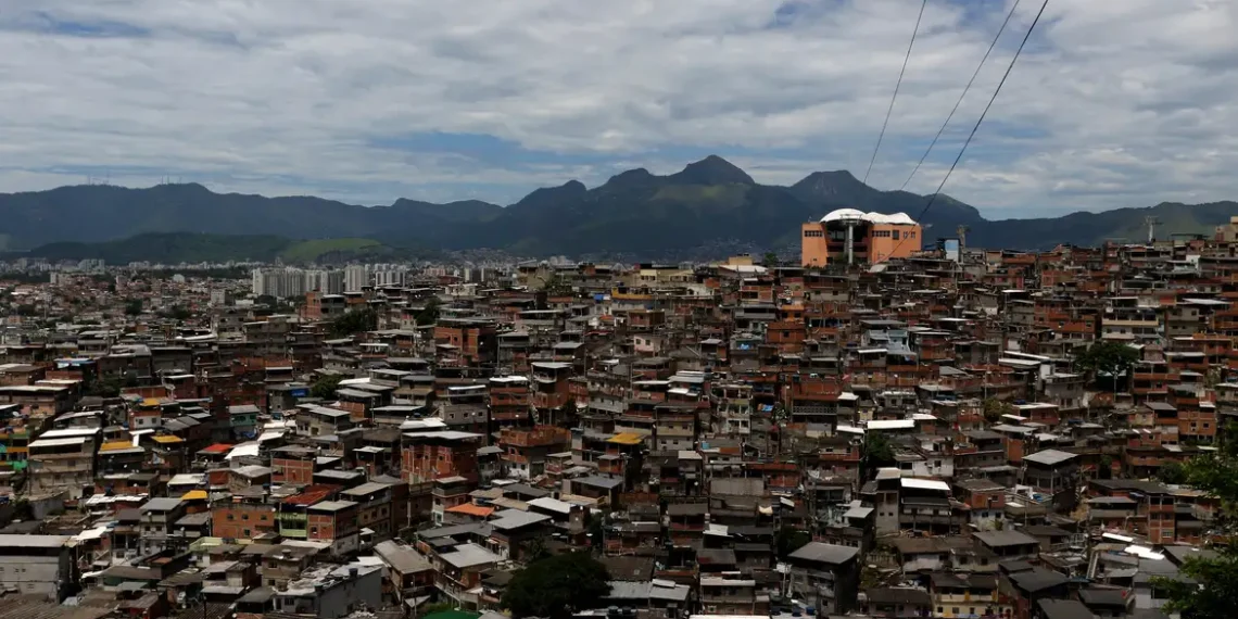 Projeto da ActionAid reúne crianças e adolescentes de territórios vulneráveis para denunciar o racismo ambiental por meio de um glossário climático.