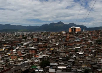 Projeto da ActionAid reúne crianças e adolescentes de territórios vulneráveis para denunciar o racismo ambiental por meio de um glossário climático.