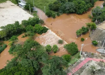 O governo federal reconheceu situação de emergência em Porteirinha (MG) após risco iminente de rompimento da Barragem das Lajes, afetada por chuvas históricas.