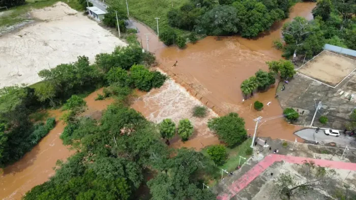 O governo federal reconheceu situação de emergência em Porteirinha (MG) após risco iminente de rompimento da Barragem das Lajes, afetada por chuvas históricas.