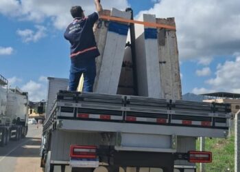 Fiscalização da Sefaz identifica transporte irregular de granito, mármore e plantas ornamentais no Sul do ES e aplica mais de R$ 52 mil em multas.