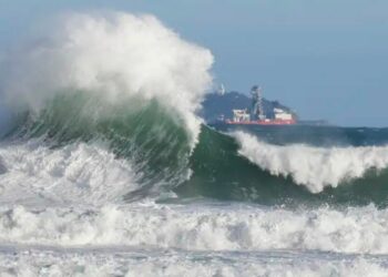 Corpo de Bombeiros do RJ registra mais de 8 mil salvamentos no mar em 2026 e reforça orientações para evitar afogamentos nas praias.