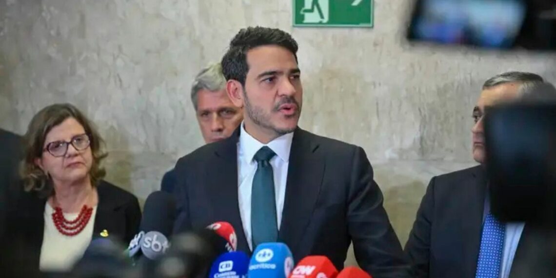 Senado rejeita indicação de Jorge Messias ao STF. Ministro da AGU aceita resultado e diz ter atuado com transparência durante o processo.
