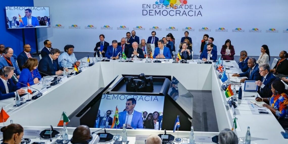 Durante fórum em Barcelona, Lula condena guerras em curso, cobra protagonismo da ONU e defende regras globais para plataformas digitais. Presidente segue agenda pela Europa.