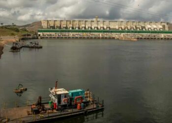 Aneel define bandeira amarela para maio, com aumento na conta de luz. Consumidores pagarão adicional de R$ 1,88 a cada 100 kWh.