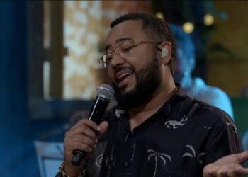 Dudu Nobre participa do Samba na Gamboa neste domingo (26), às 13h, na TV Brasil, com sucessos da carreira e histórias marcantes do samba brasileiro.