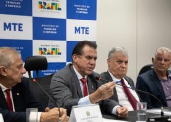 Governo federal avalia criar linha de crédito via FAT para taxistas renovarem veículos, com condições facilitadas e foco na redução do endividamento.