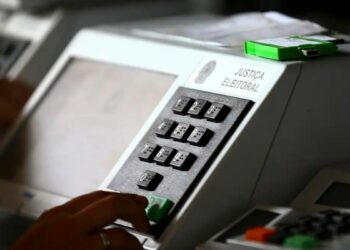 Prazo de desincompatibilização chega ao fim com 11 governadores deixando os cargos para disputar eleições. Veja quem saiu, quem busca reeleição e o calendário do pleito.