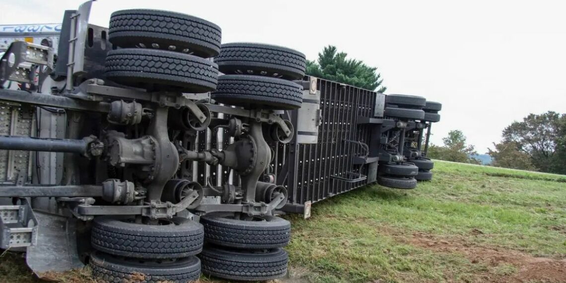 Operação da PRF no feriado de Tiradentes registra 84 mortes, 1.167 feridos e mais de mil acidentes nas rodovias federais. Excesso de velocidade lidera infrações.