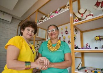 Mulheres de Parauapebas lideram iniciativas de bioeconomia com mel, cerâmica e biojoias, promovendo renda, sustentabilidade e empoderamento feminino na Amazônia.