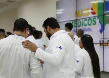Ministério da Saúde lança edital com 1.524 vagas no Mais Médicos. Inscrições vão até 8 de abril e priorizam regiões vulneráveis e comunidades indígenas.