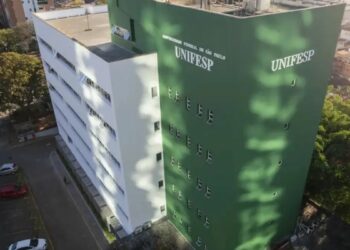 Unifesp inicia laboratório de multiômica espacial para diagnóstico de câncer, com tecnologia inédita no país e foco em medicina personalizada.